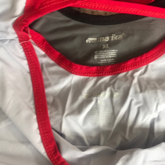 Set of two adorable Marika active shirts - Picture 3 of 4